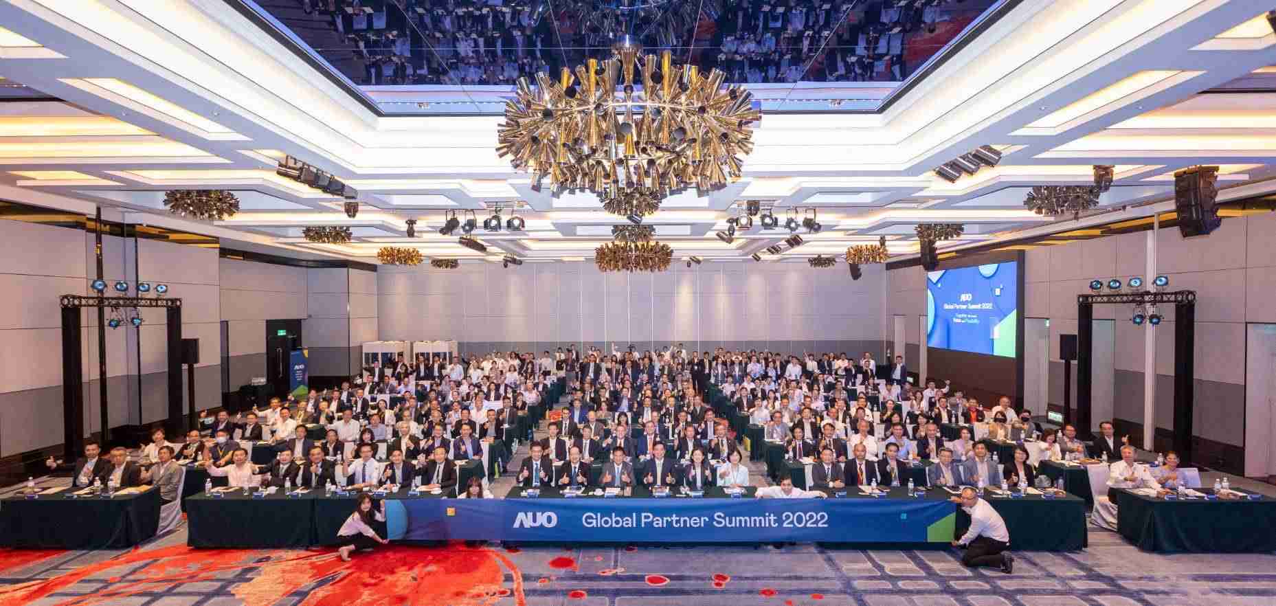 友達推動「安心、、、、創新、、、、用心、、同心、、、、盡心」五星職旅，，，為菲籍員工打造全方位照護，，，首度贏得「人權實踐與發展領袖獎」殊榮