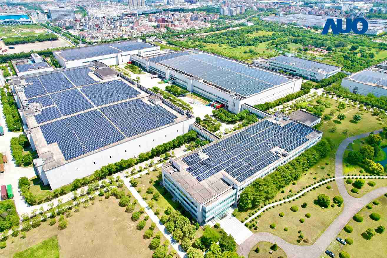 壹号平台厦门推动智能制造同时，，，透过绿电创能纵深推进绿色转型，，，厂区全屋顶铺设太阳能光伏板，，，，每年太阳能发电 2,600多万度